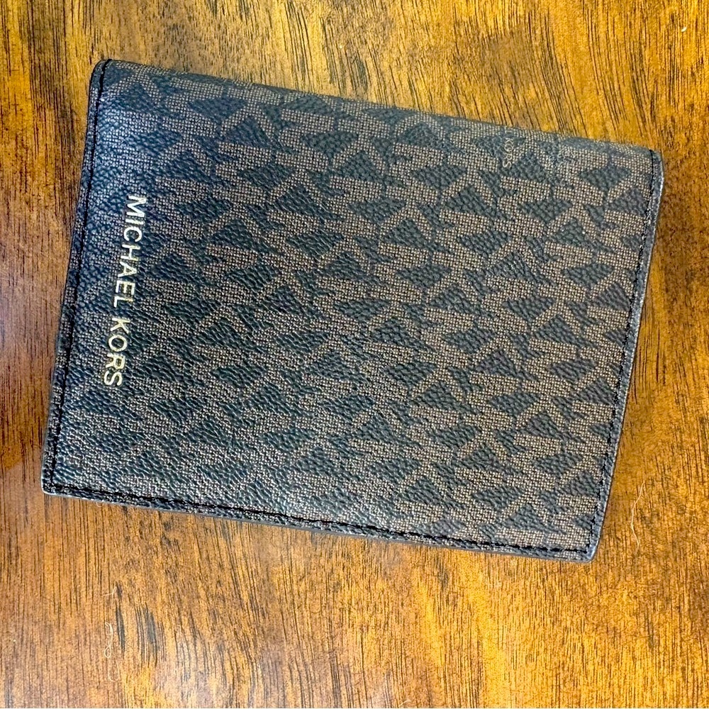 Michael Kors passport logo wallet in brown - Picture 1 of 7